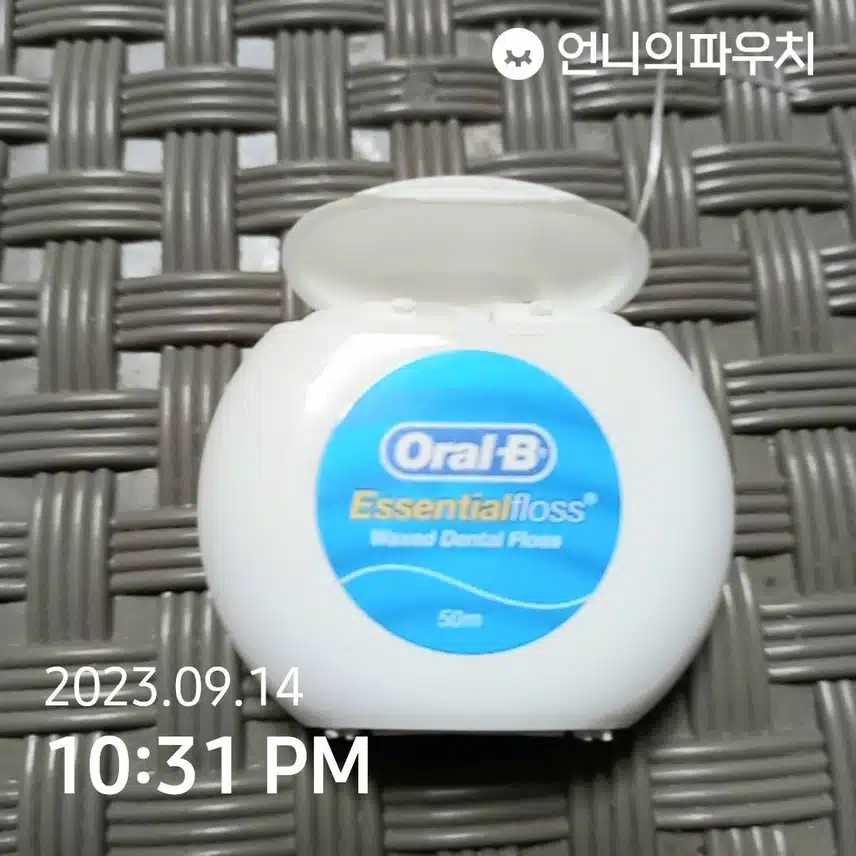 오랄비 에센셜 플로스 치실