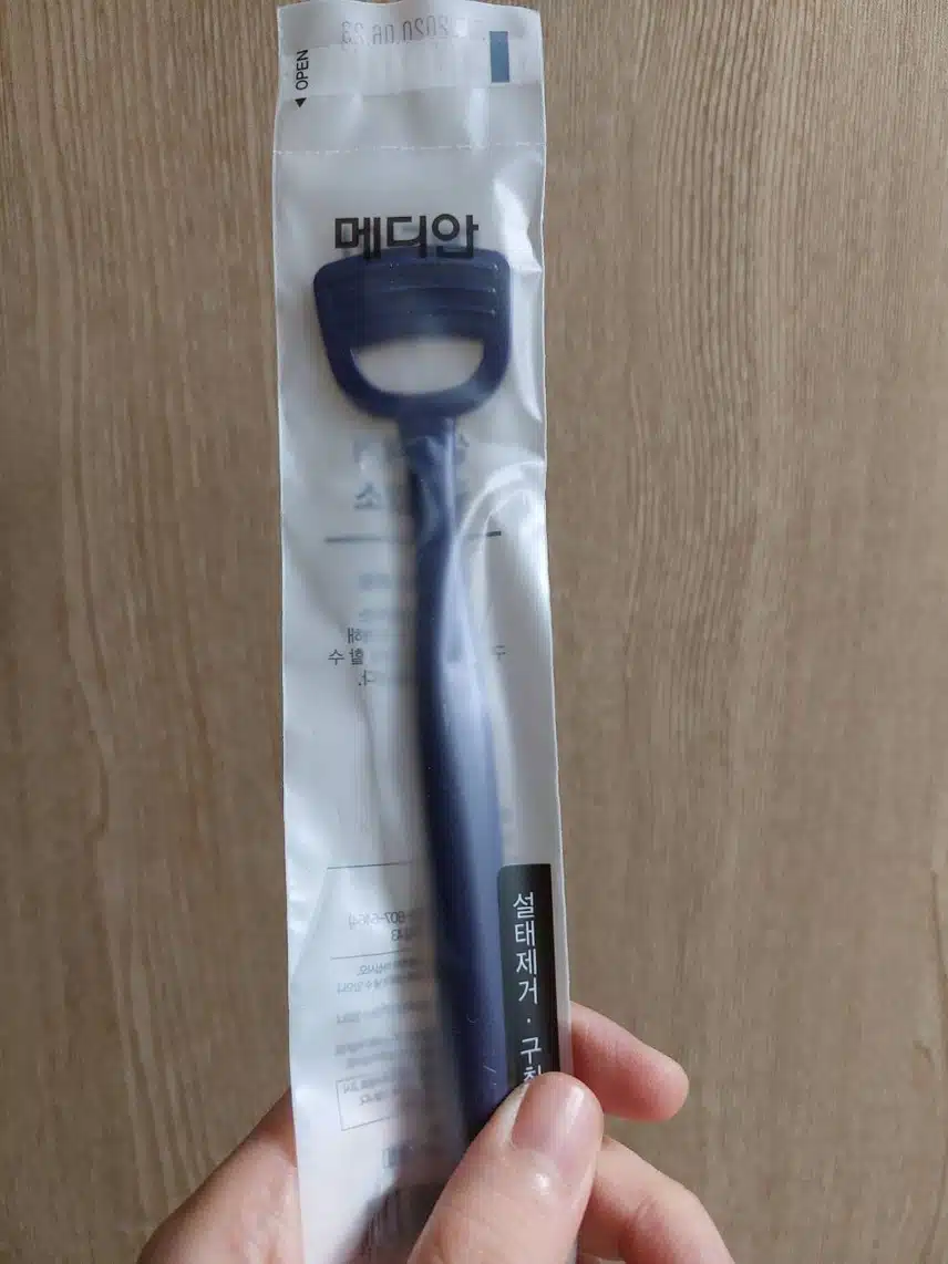 혀 클리너는 필수죠