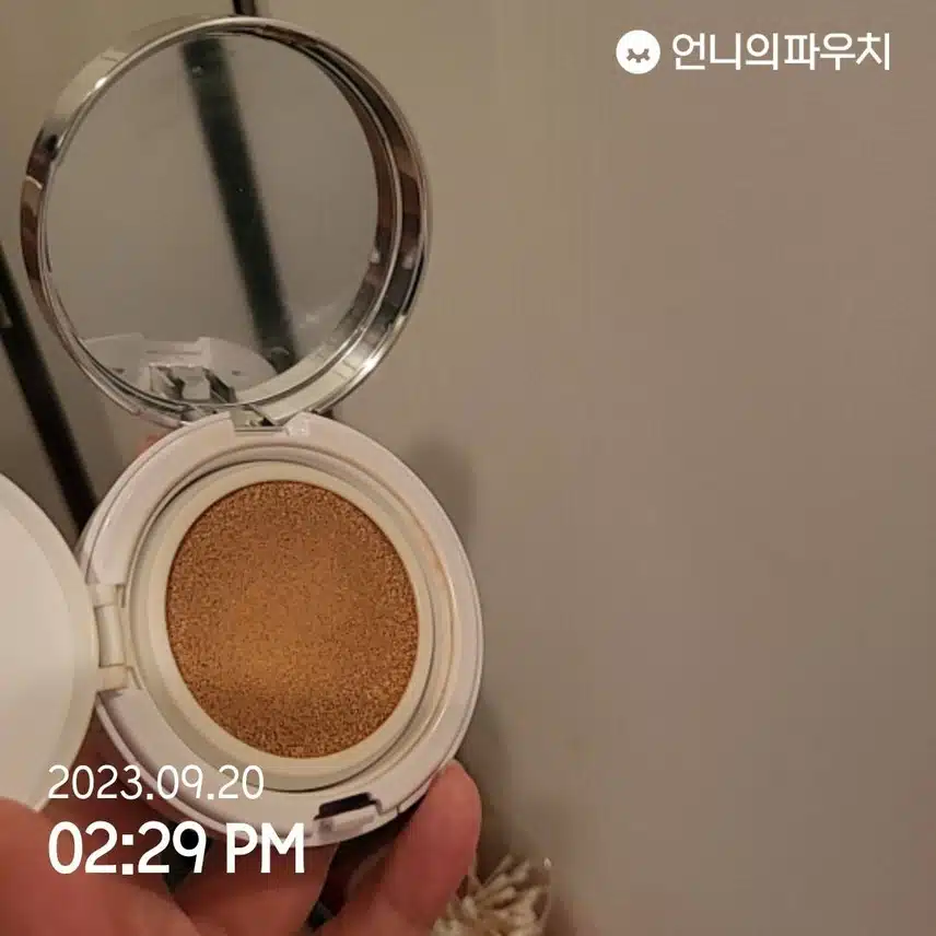 얼굴이 촉촉해 보여요^^