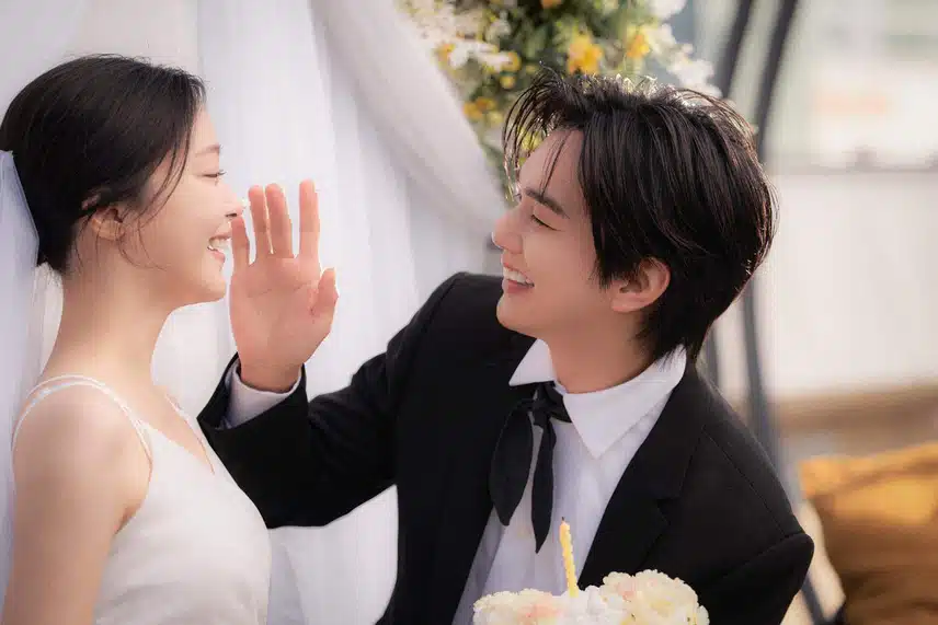 신부와 함께인 유승호의 모습