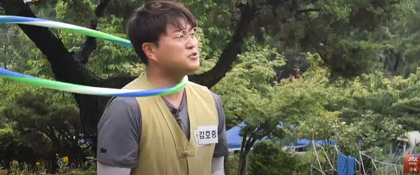 성량좋은 김호중 가수 목으로 훌라우프도 너무 너무 잘해요.^^