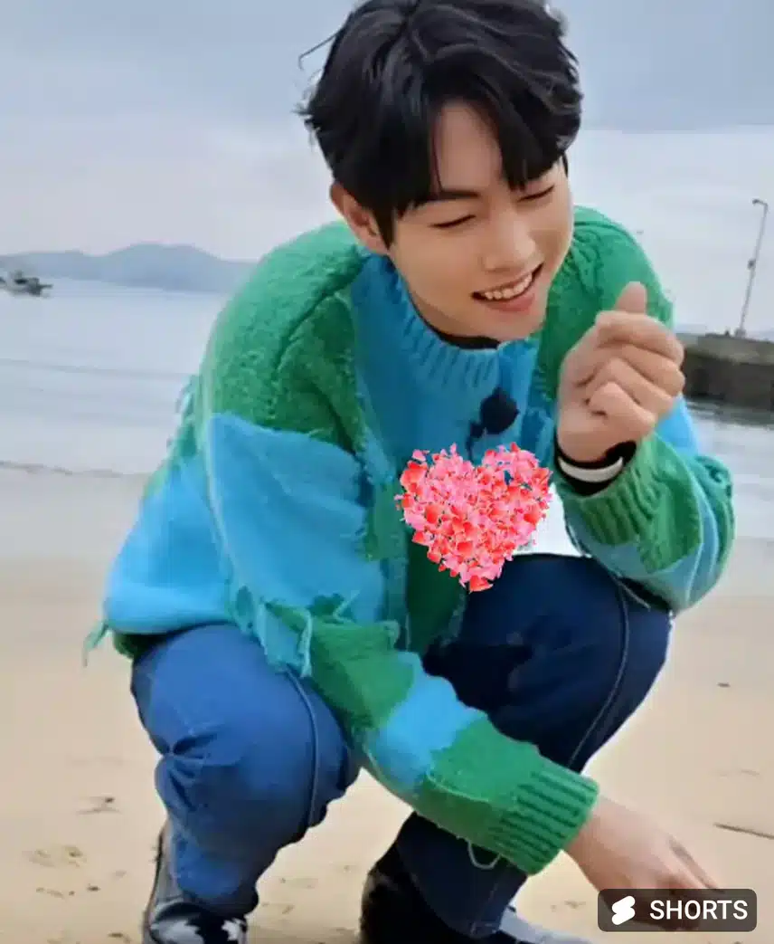 태진님 손가락 하트
