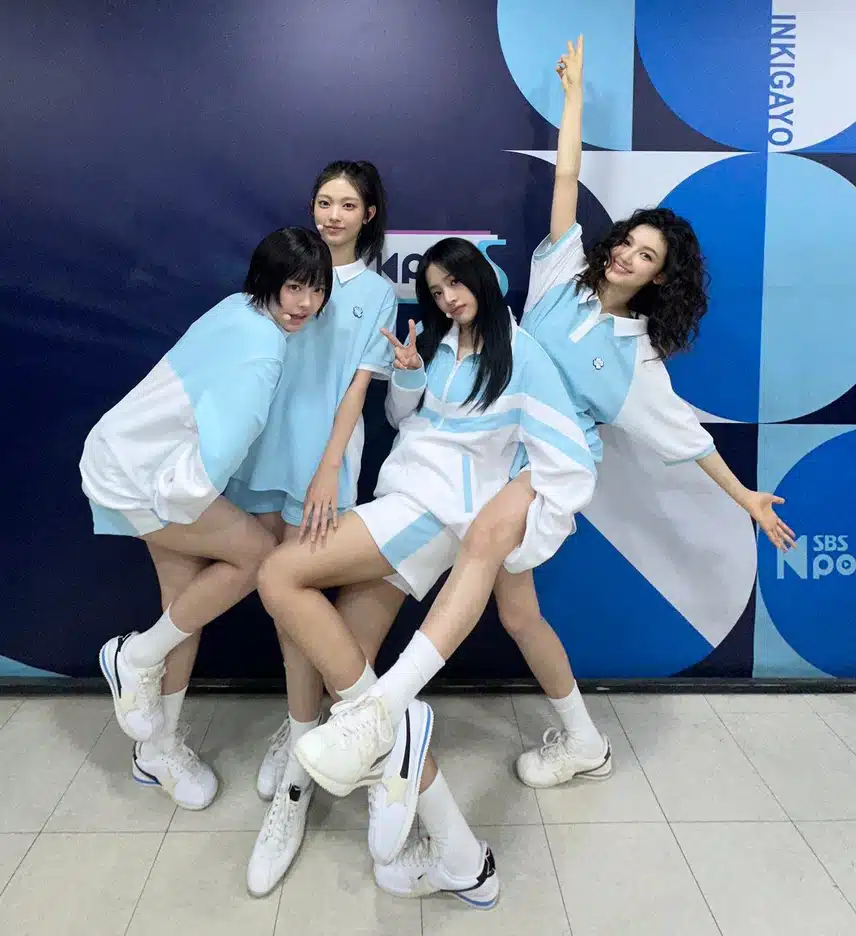 언니들 사이 얌전 강고양이ㅋㅋㅋ