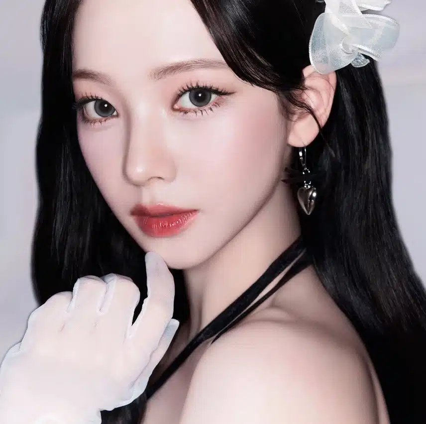 카리나 렌즈 광고사진