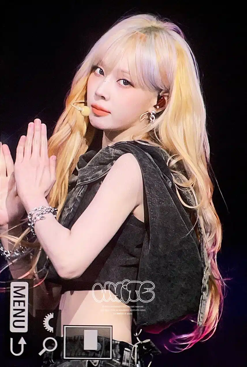 오늘 금발 풀뱅으로 난리난 윈터 프리뷰.jpg