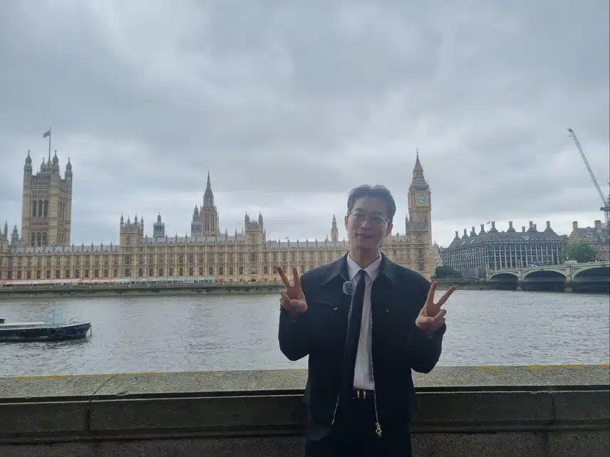 해외에서 폰 고장났는데 인스타올려준 윤두준