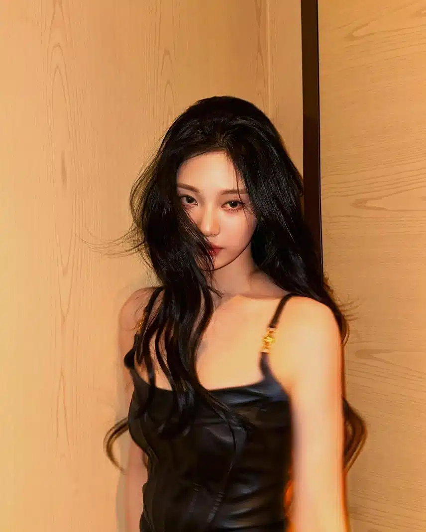 베르사체 앰버서더 닝닝