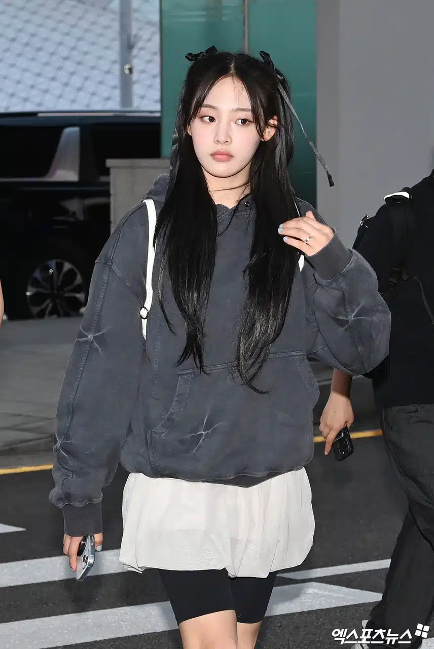 편해보이고 귀여워서 반응좋은 민지 출국 패션