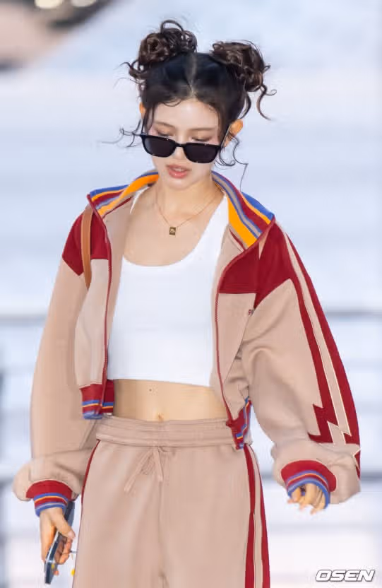 모다니는 공항을 찢어...