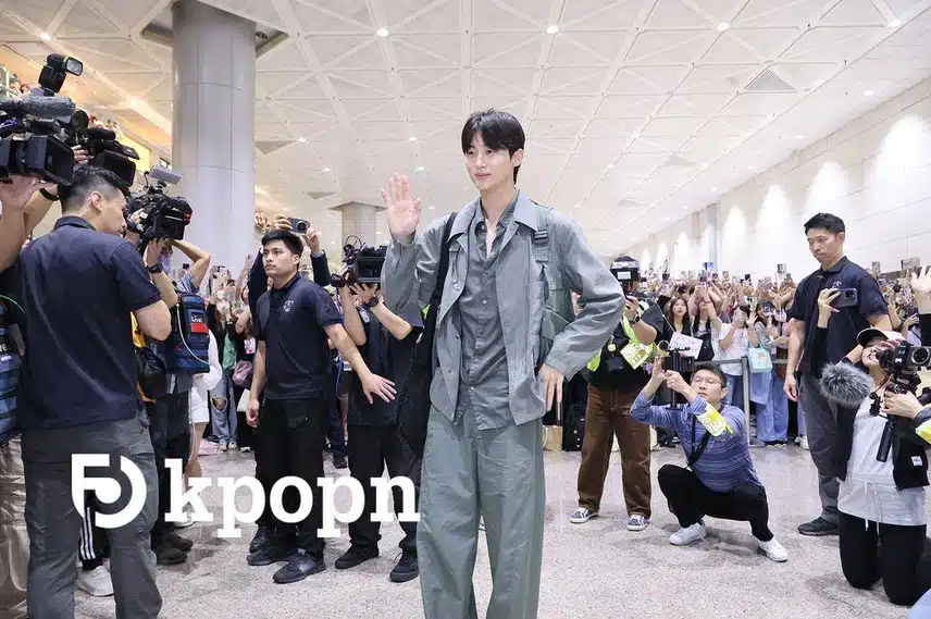 대만공항에서도 웃고 인사해주느라 바쁨