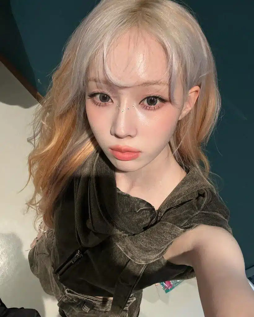 Blonde Winter, l'experte en selfie, prend de superbes photos~!
