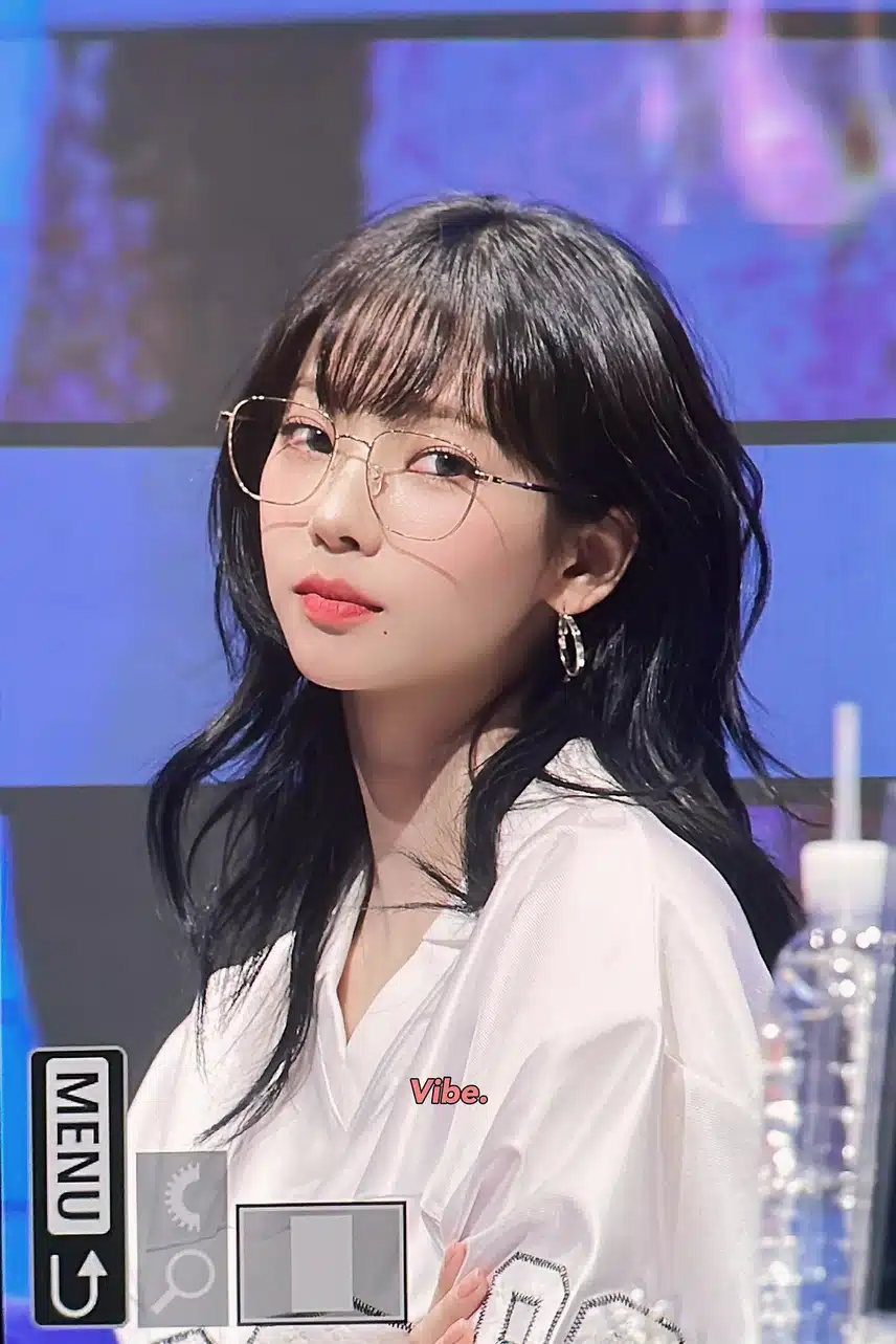 안경도 잘어울리는 카리나