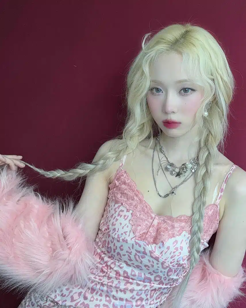 핑크공주 그자체라고 난리난 윈터 셀카🩷