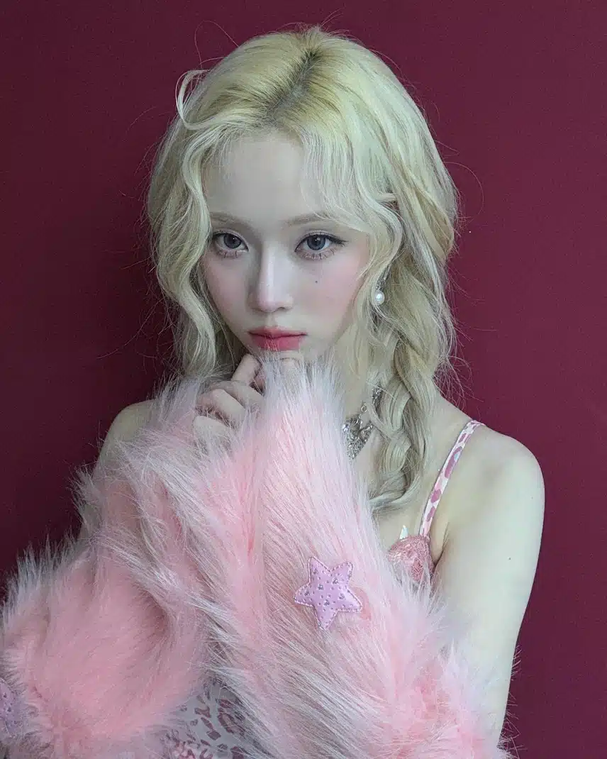 핑크공주 그자체라고 난리난 윈터 셀카🩷