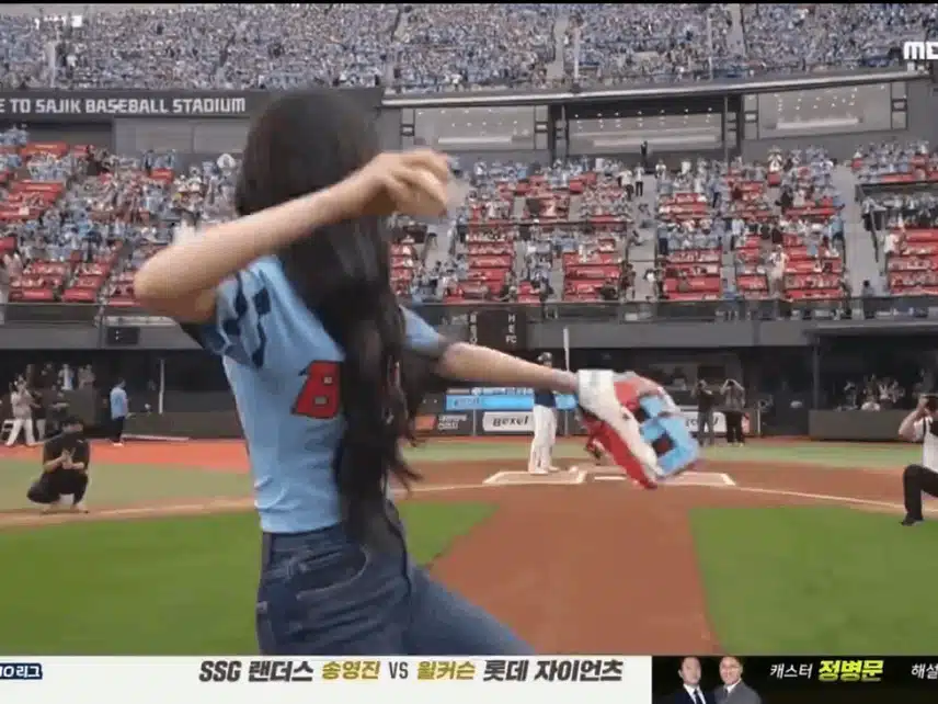 시구 하는 카리나, 폼이 좋네요~