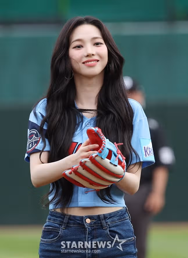 파랑유니폼입은 카리나 기사사진