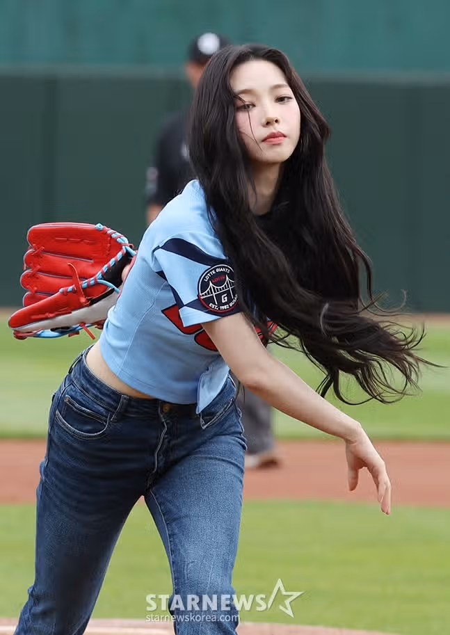 파랑유니폼입은 카리나 기사사진
