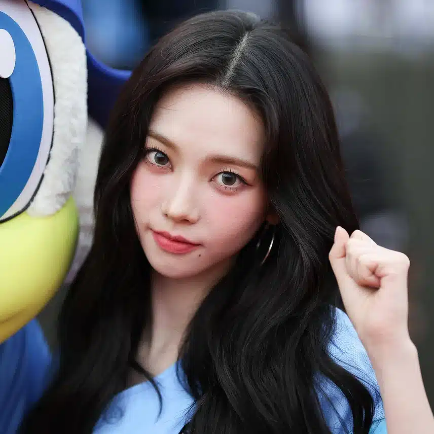 롯데자이언츠 인스타 카리나 시구 사진업뎃