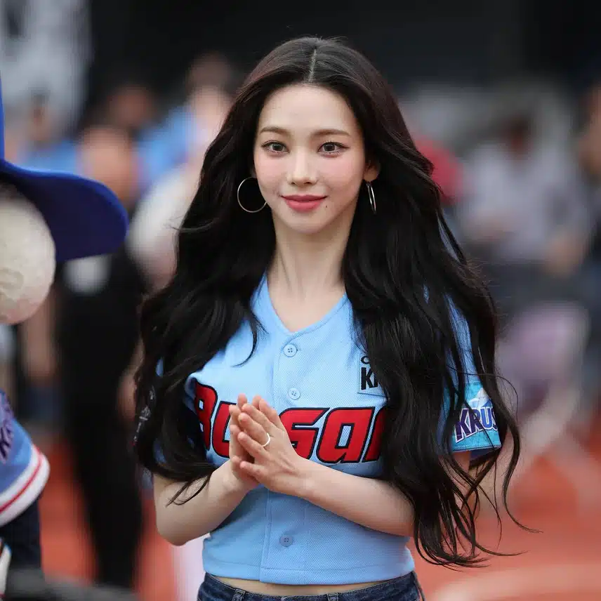 롯데자이언츠 인스타 카리나 시구 사진업뎃