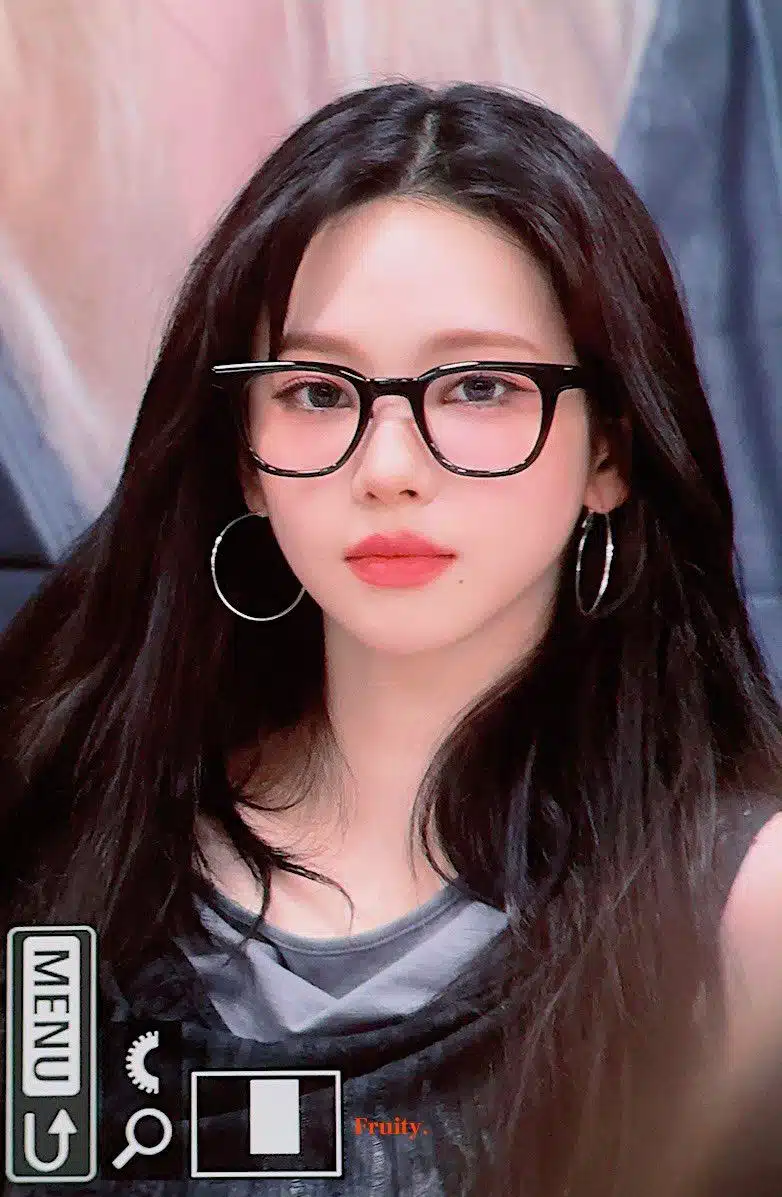 지적인 느낌나는 안경카리나