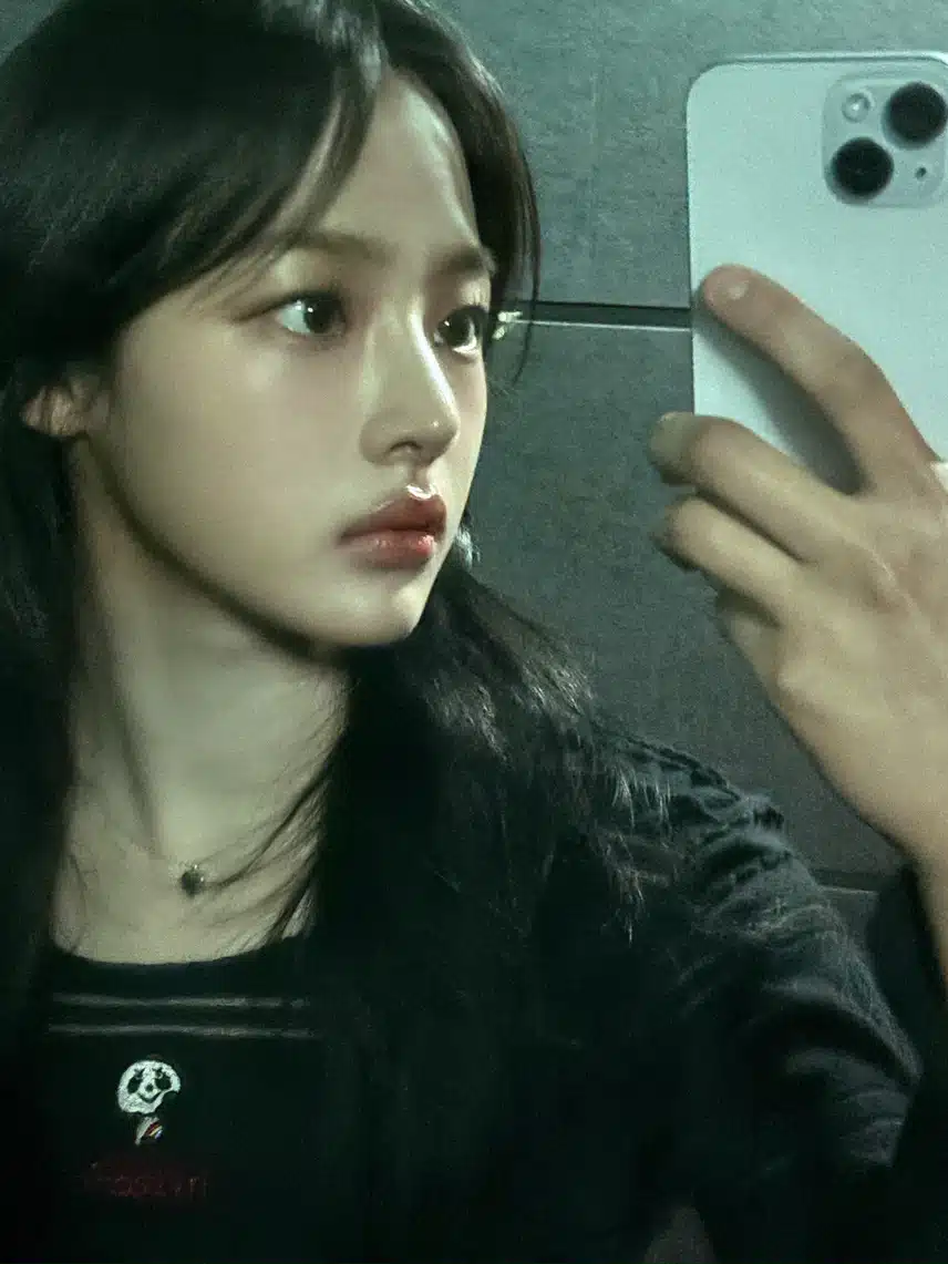 민지 거울셀카 이목구비 쩐다