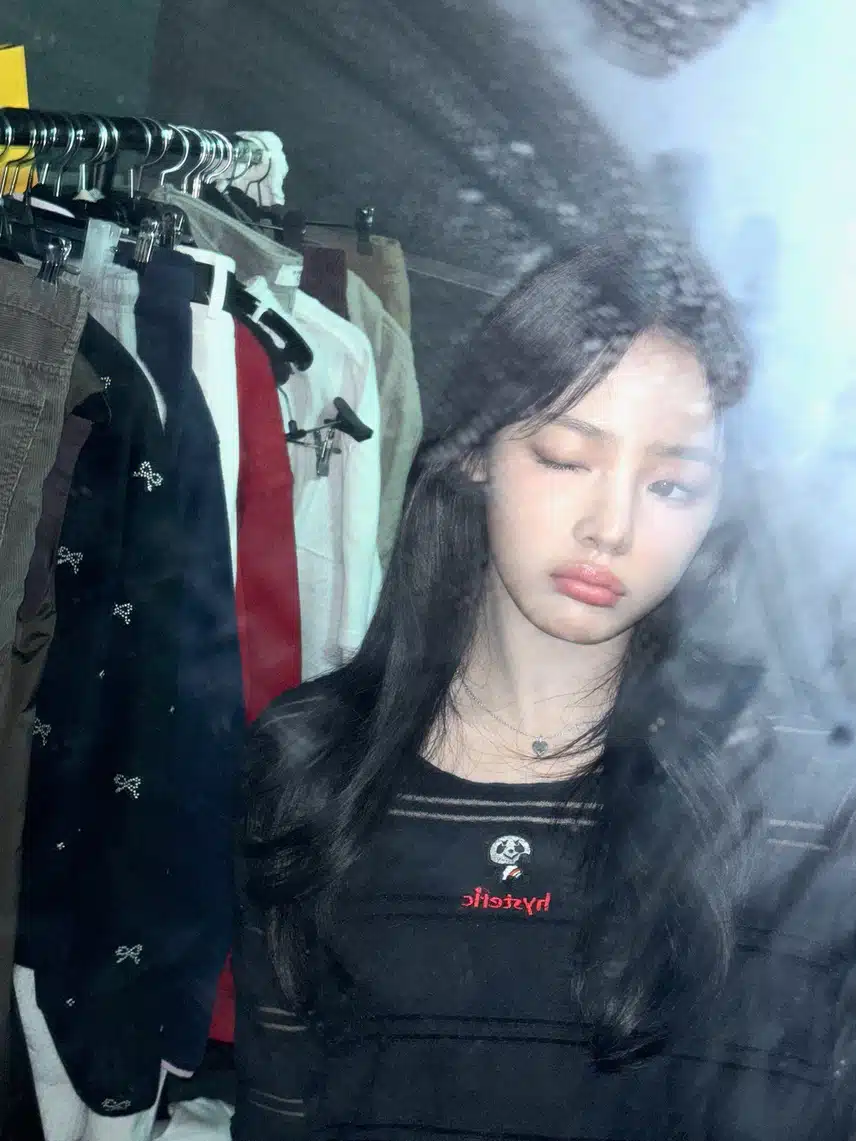 민지 거울셀카 이목구비 쩐다