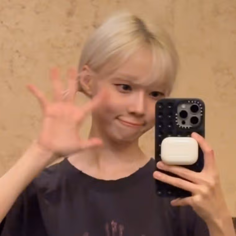 만두같은 윈터의 거울 셀카!