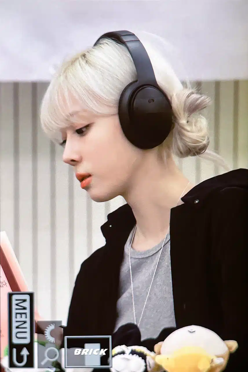 책 읽는 모습이 지적인, 윈터!