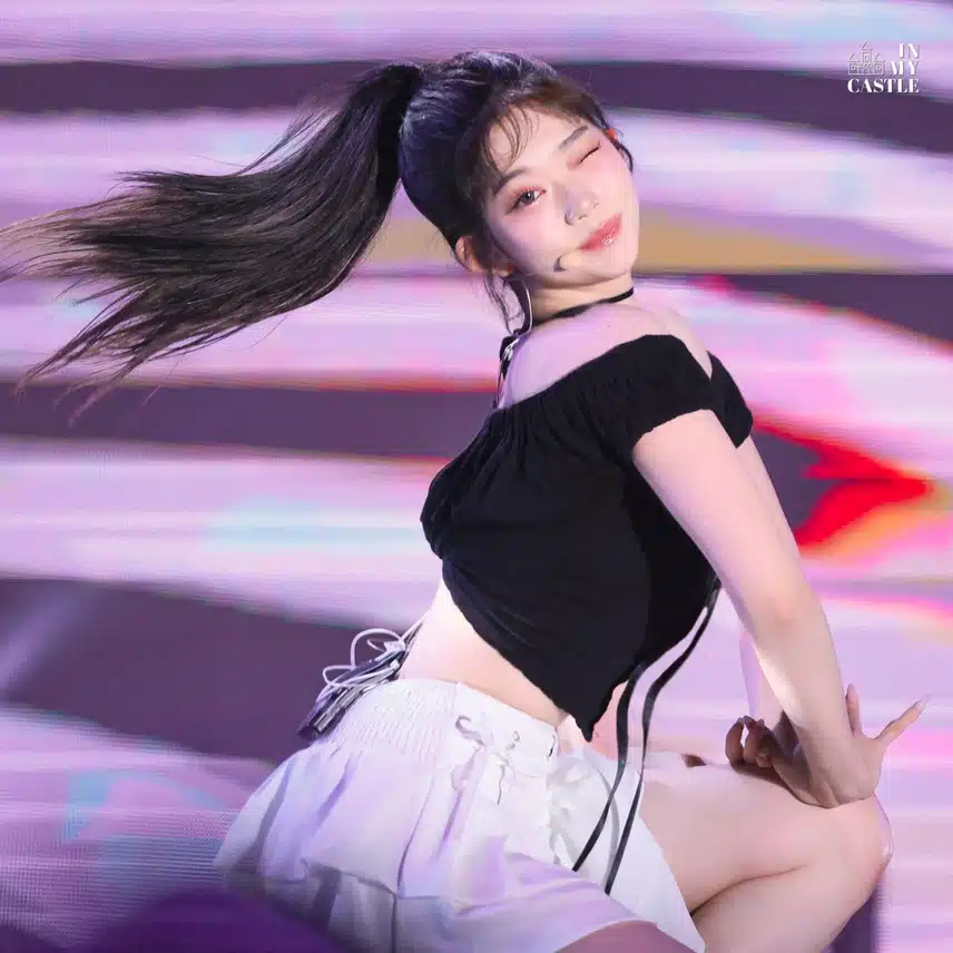 표정장인 츠키 윙크😘