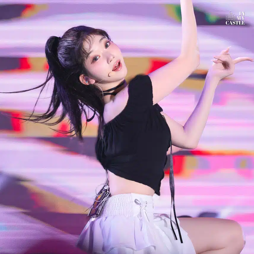 표정장인 츠키 윙크😘