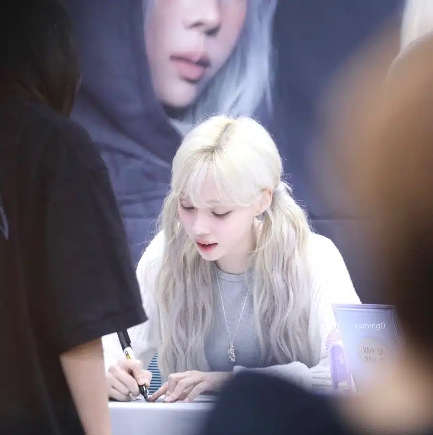 너무귀여운 부산팬싸 윈터 양갈래💛