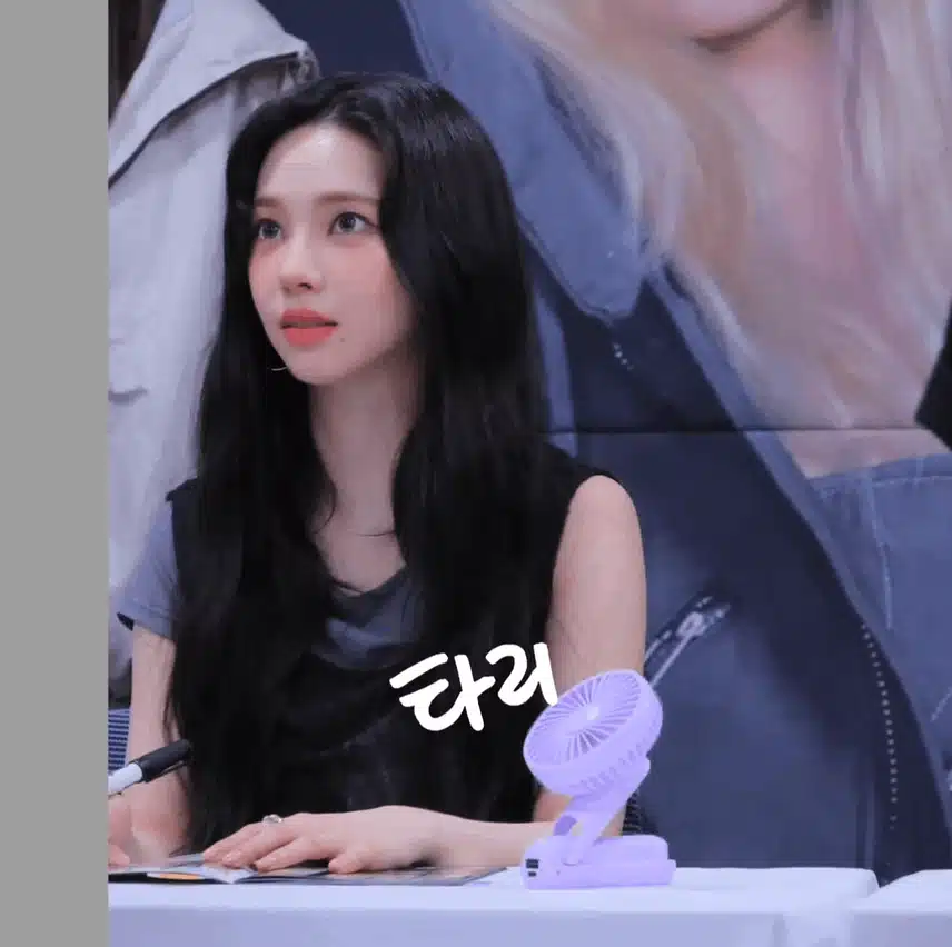 올려다 보는 카리나, 역시 이쁘다