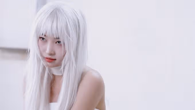 EVERGLOW 'ZOMBIE' M/V Behind