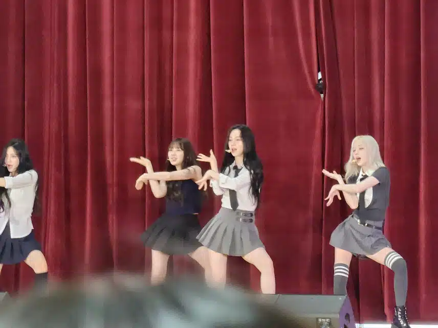 교복에스파 볼수잇다😆비밀전학생