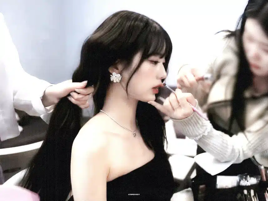 원영이 메이크업받는 옆모습 분위기 미쳣어요
