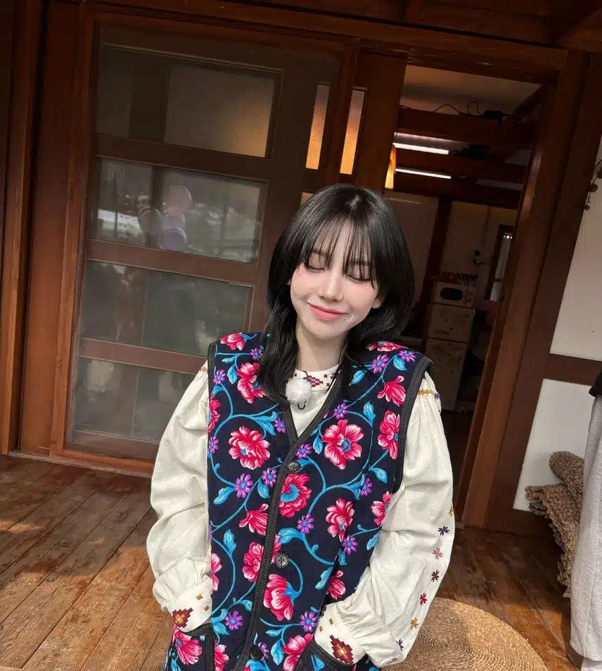 촌캉스룩도 어울리는 카리나 인스타