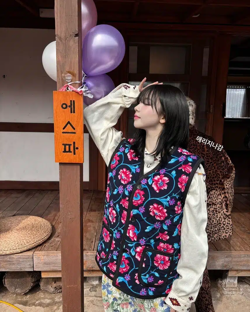 촌캉스룩도 어울리는 카리나 인스타