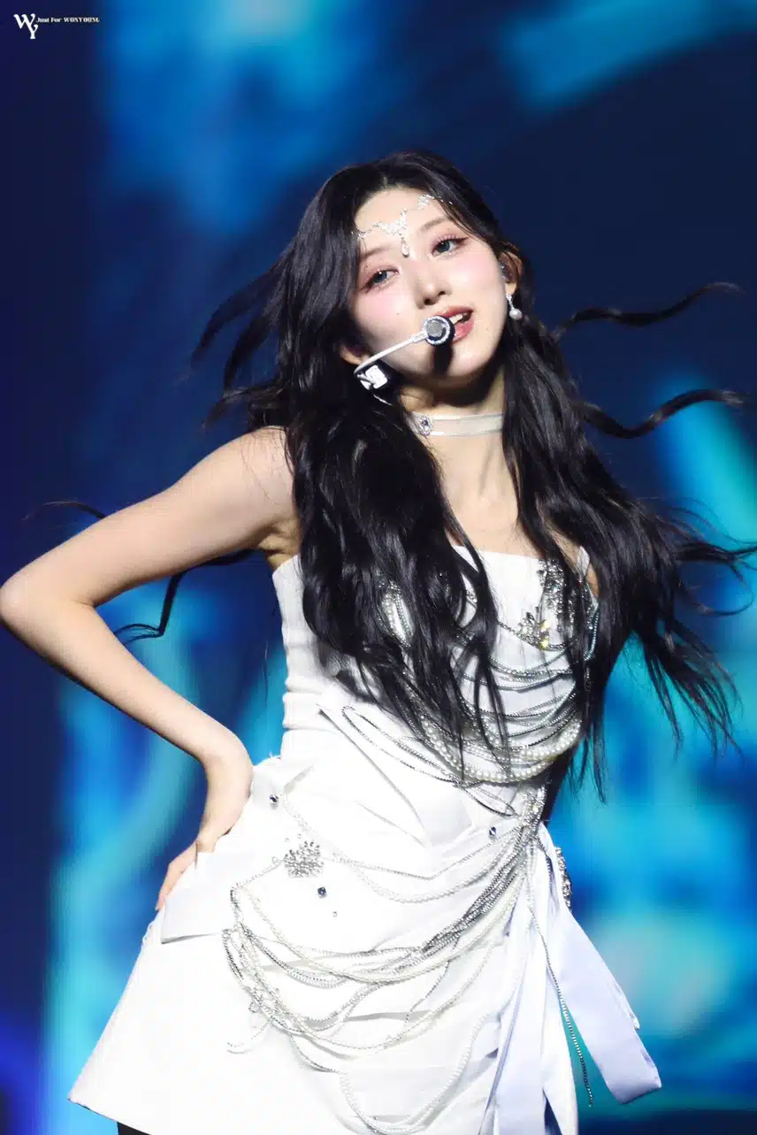 이마의 체인이 엄청 예쁜 가을🧡