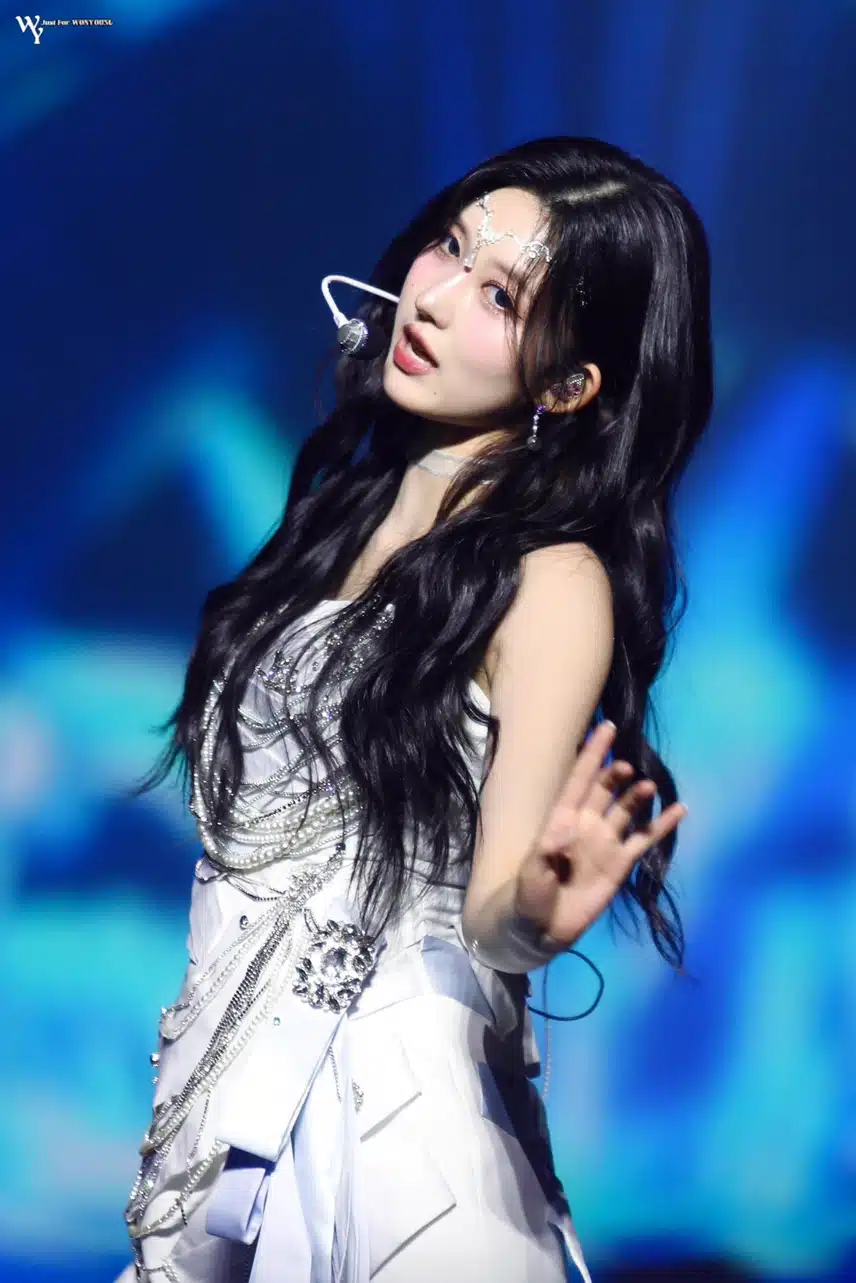 이마의 체인이 엄청 예쁜 가을🧡