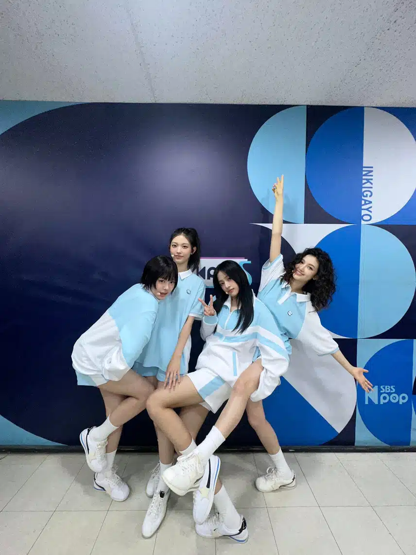 뉴진스 체육복 블루VS핑크