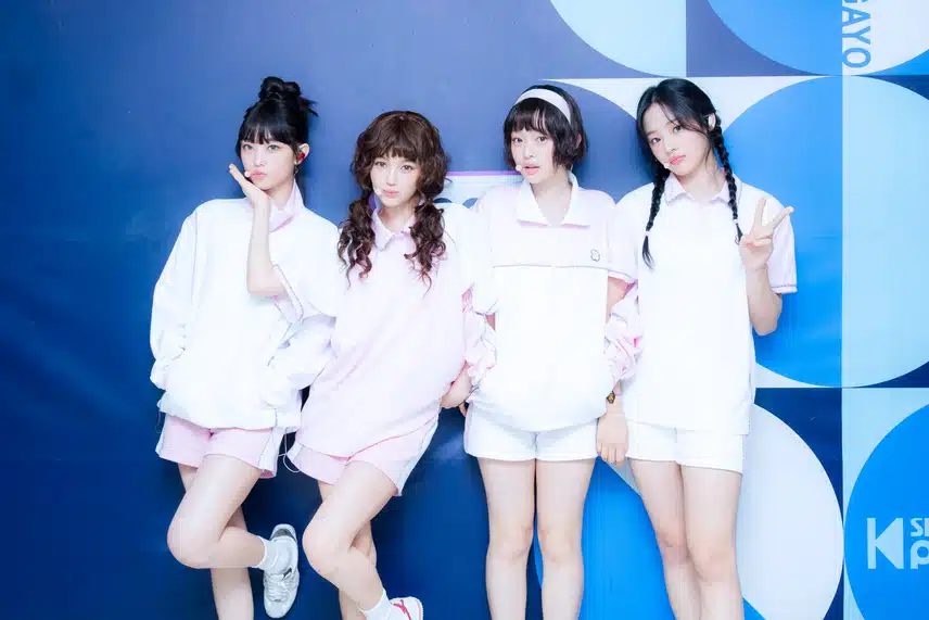 뉴진스 체육복 블루VS핑크