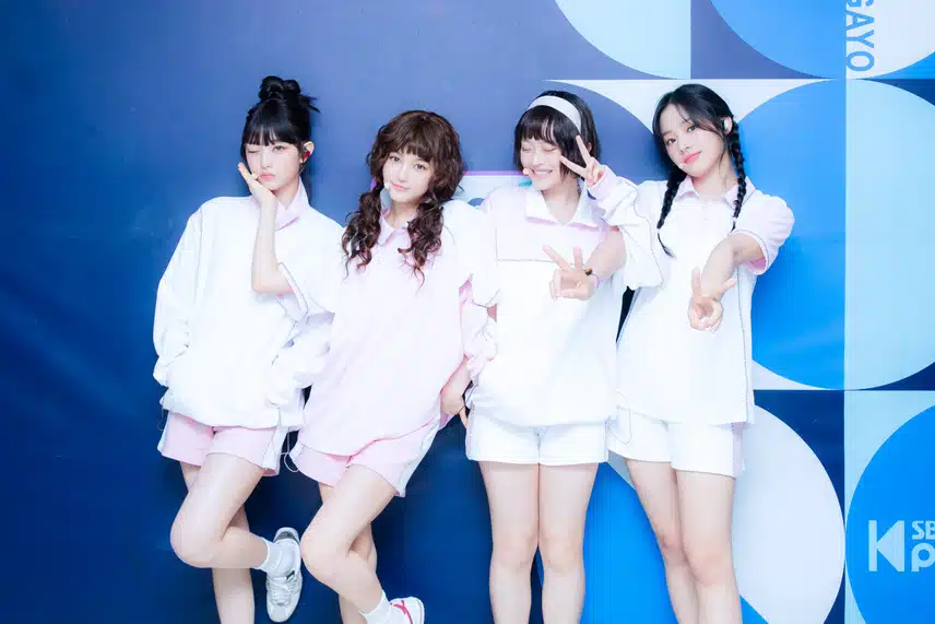 뉴진스 체육복 블루VS핑크
