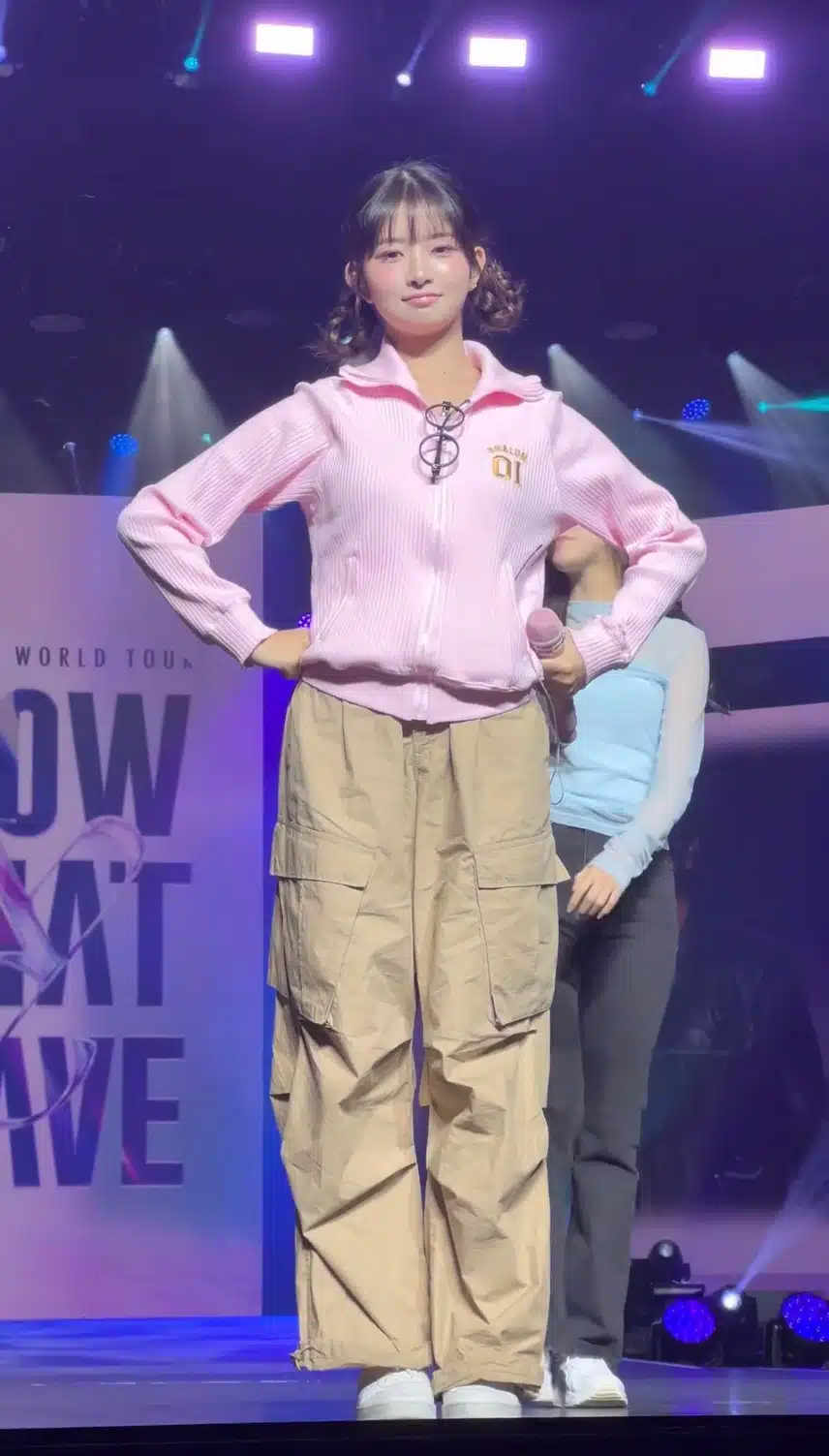 띨롱~귀엽게 서있는 레이ㅋㅋ