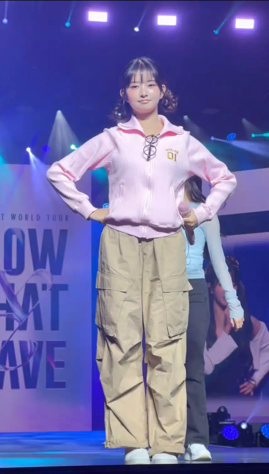 띨롱~귀엽게 서있는 레이ㅋㅋ