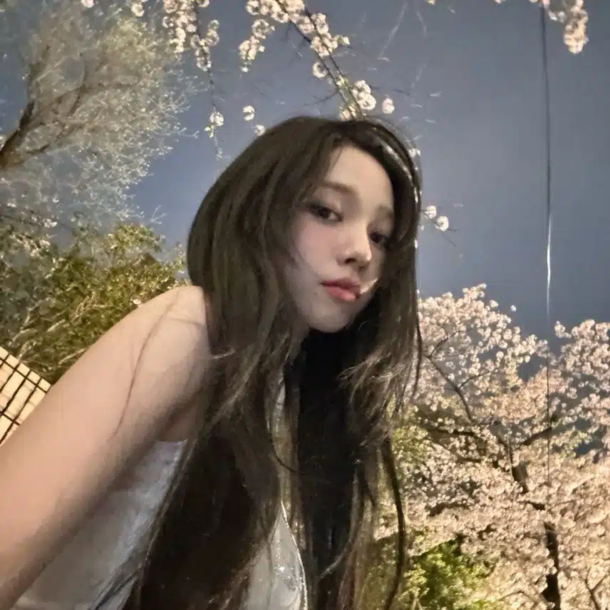카리나와 꽃의 조합의 최고네요~