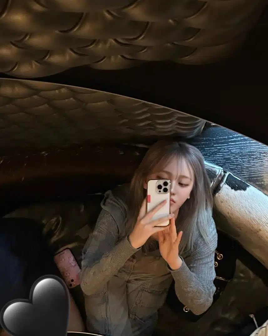 이서 거울셀카 왤케 이쁜건데?