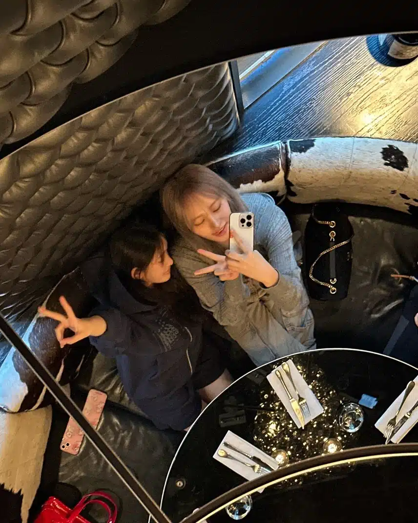 이서 거울셀카 왤케 이쁜건데?