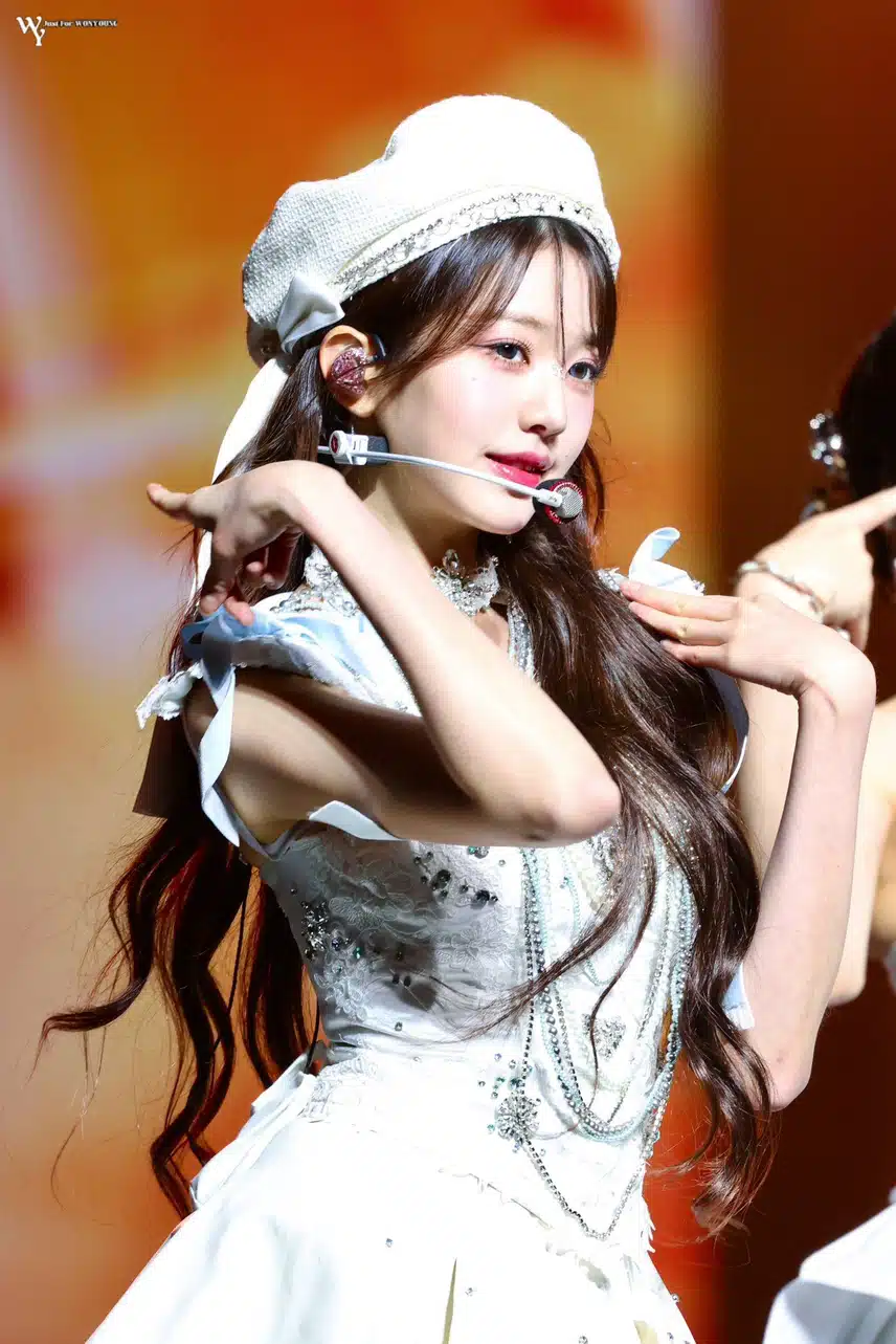 Le béret blanc Jang Won-young fou