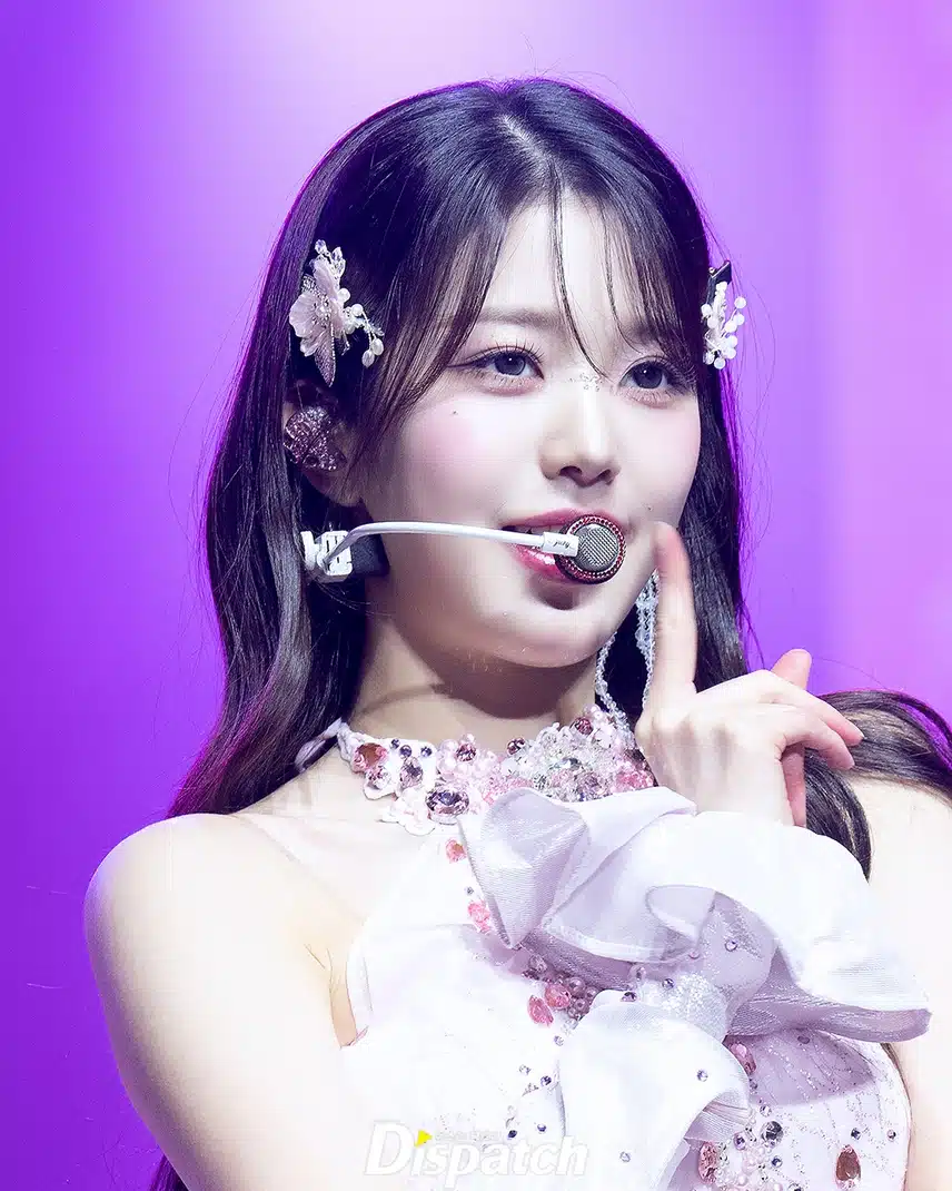 Jang Won-young en el momento del debut de Ive en Londres🩷