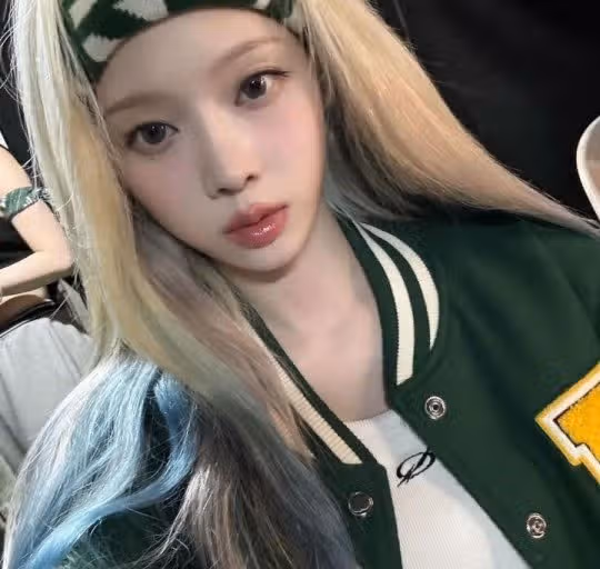 윈터 메이크업봐주세여 제 최애아이돌이에요